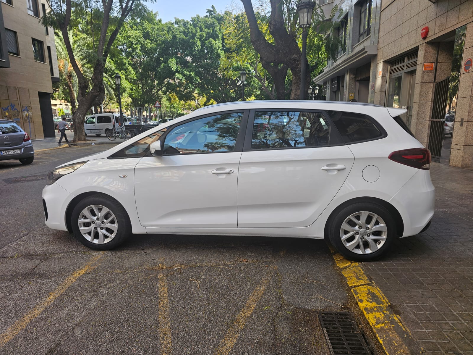 Miniatura 3 de KIA CARENS
